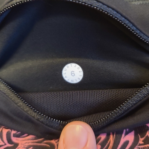 Lululemon Speed Up Short *2.5" Infinity Speed Up Short Glossy Black / Coral sz 6 - Picture 11 of 11